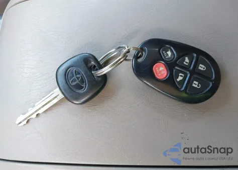 2008 Toyota Sienna Limited z USA, uszkodzony, nr VIN 5TDZK22C38S195363